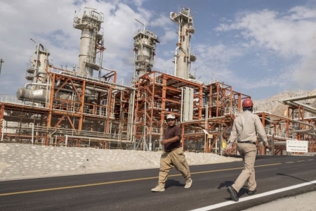 Giá dầu thế giới sẽ khoảng 70-75 đô la vào quý 2 dù Mỹ thắt chặt cấm vận dầu mỏ Iran