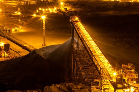 Giá thép xây dựng hôm nay (18/12): Giá quặng sắt tiếp tục giảm