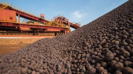 Giá quặng sắt, thép Trung Quốc giảm lại do sản lượng gia tăng