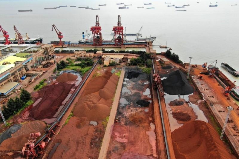 Nhập khẩu quặng sắt tháng 10 của Trung Quốc chạm đáy 4 tháng
