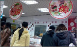 “Sợ” giá thị trường, dân kéo nhau vào siêu thị mua thực phẩm