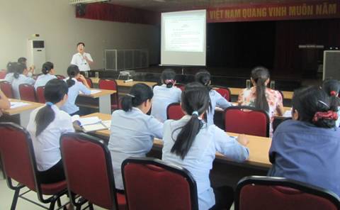 Thép Việt Đức tổ chức tập huấn kiến thức an toàn vệ sinh thực phẩm cho CBCVN