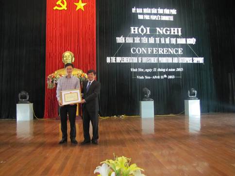 Các công ty thành viên Thép Việt Đức được UBND tỉnh Vĩnh Phúc tặng bằng khen