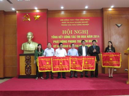 Các công ty thành viên Thép Việt Đức được UBND tỉnh Vĩnh Phúc tặng cờ thi đua và bằng khen đơn vị dẫn đầu trong phong trào thi đua năm 2014