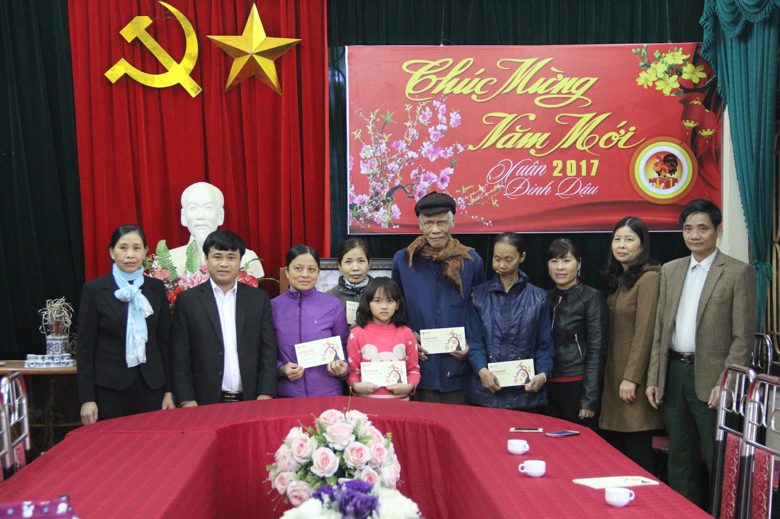 Công đoàn Công ty Thép Việt Đức tặng quà cho gia đình khó khăn trên địa bàn tỉnh Vĩnh Phúc nhân dịp Tết Đinh Dâu 2017