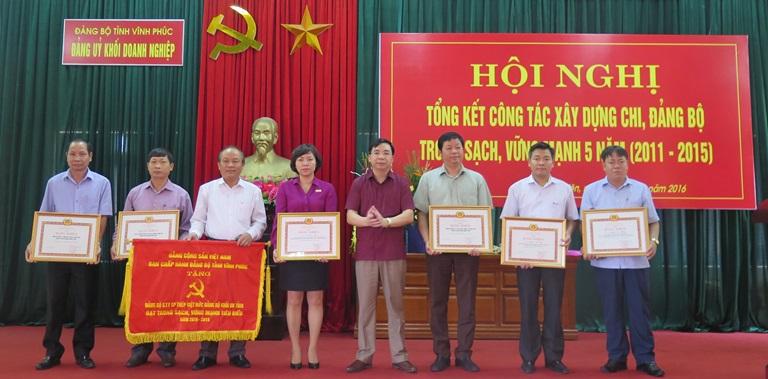 Đảng bộ Công ty CP Thép Việt Đức được Tỉnh ủy Vĩnh Phúc tặng cờ thi đua Đảng bộ trong sạch, vững mạnh tiêu biểu 5 năm liền ( 2011 - 2015)