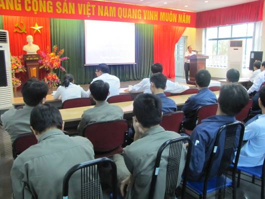 Đảng bộ Thép Việt Đức học tập, quán triệt Nghị quyết TW 5 (khóa XI)