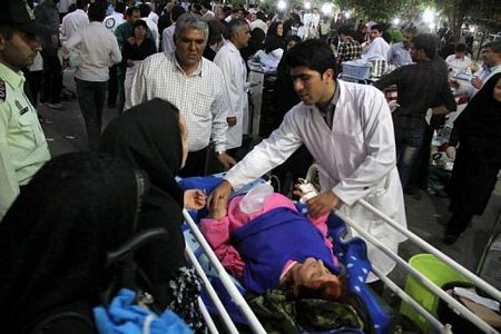 Iran: 250 người chết, 2.000 người bị thương vì động đất