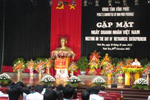 Lãnh đạo Thép Việt Đức nhận danh hiệu Doanh nhân tiêu biểu tỉnh Vĩnh Phúc năm 2012