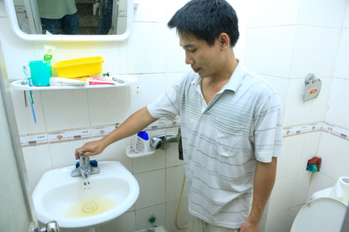 Mất nước: Hàng ngàn hộ dân Hà Nội phải nhịn tắm giặt