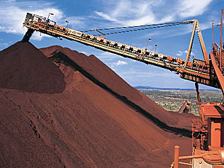 Một nửa các nhà khai thác quặng sắt Trung Quốc ngừng hoạt động