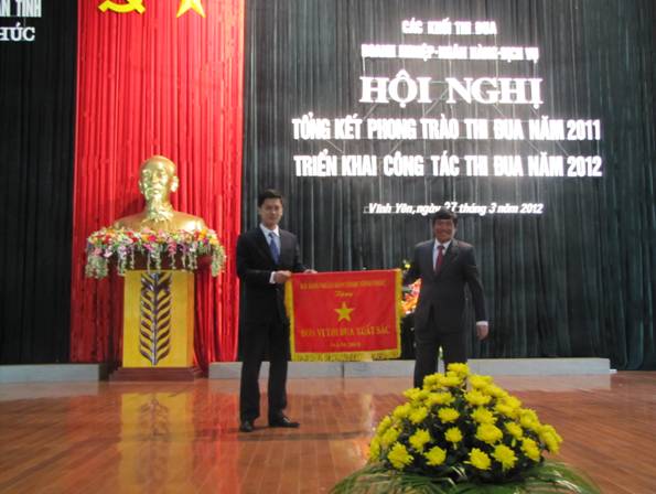 Thép Việt Đức nhận Cờ thi đua xuất sắc của UBND tỉnh Vĩnh Phúc