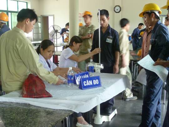 Thép Việt Đức tổ chức khám sức khỏe định kỳ năm 2011