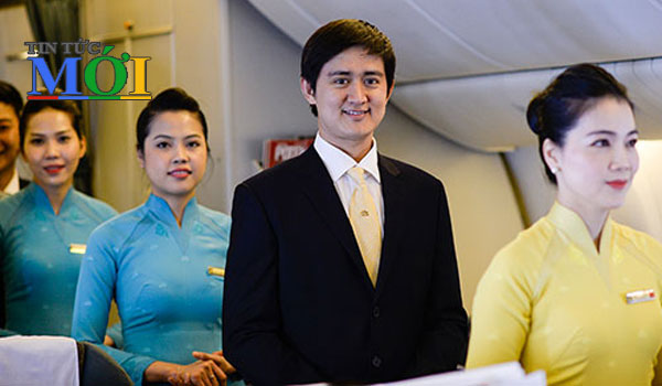 Tiếp viên Vietnam Airlines trình diễn đồng phục mới trên chuyến bay