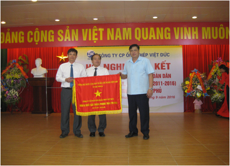 Thép Việt Đức tổ chức hội nghị tổng kết 5 năm thực hiện phong trào Toàn dân thi đua phòng cháy, chữa cháy (2011-2016) và nhận cờ thi đua của Chính Phủ
