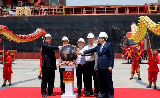 Xuất khẩu 12.000 tấn tôn của Tập đoàn Hoa Sen sản xuất tại Nghệ An đến Châu Âu